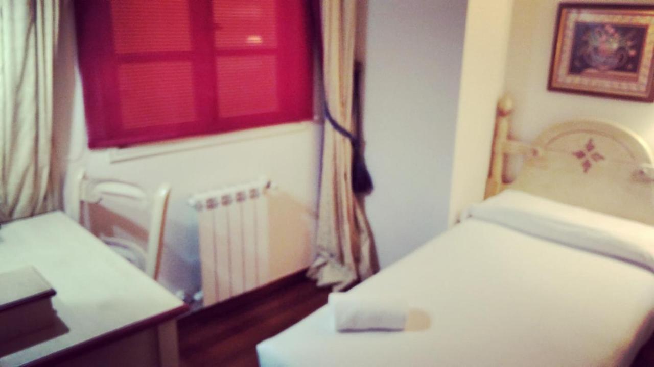 Small Single Room,1237568647:JPEG